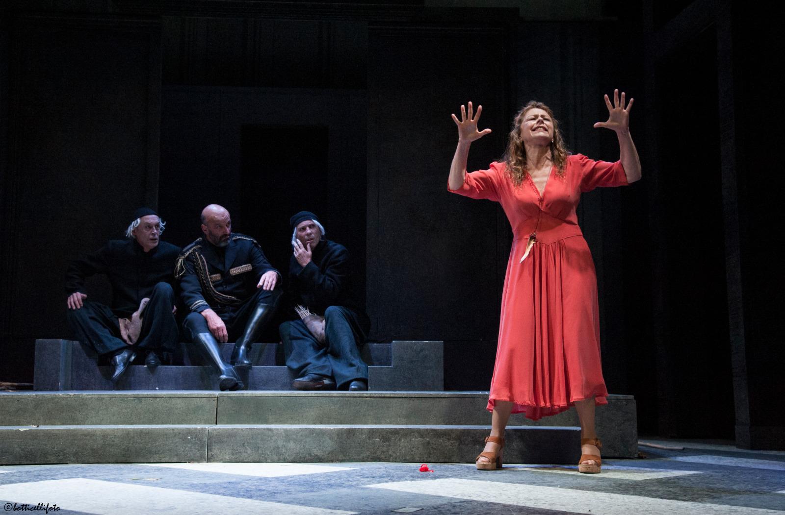 Copertina per Amanda Sandrelli porta in scena Lisistrata, «parlo di guerra con ironia e sarcasmo»